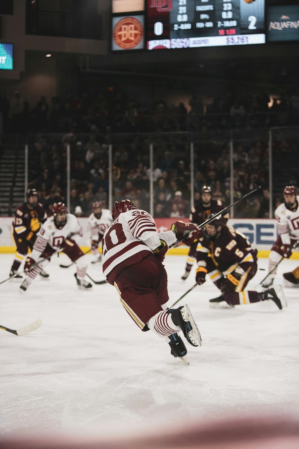 Athlètes de Hockey sur glace en pleine action