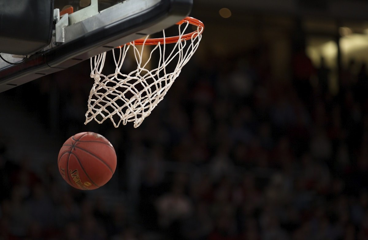 Athlètes de Basketball en pleine action