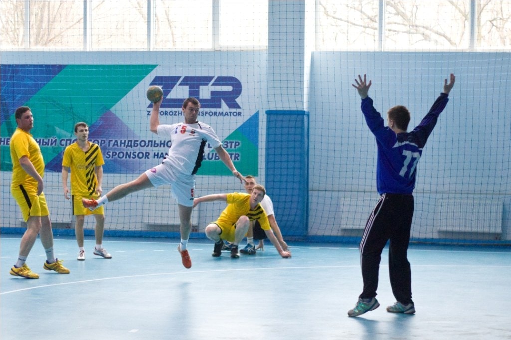 Athlètes de Handball en pleine action