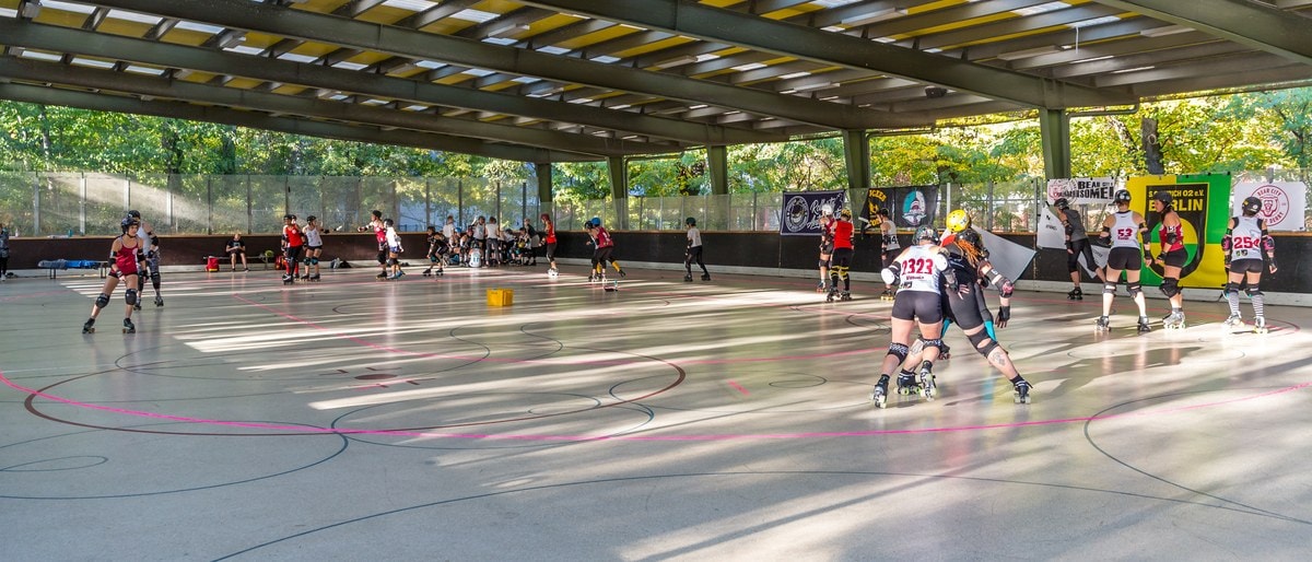 Athlètes de Roller derby en pleine action